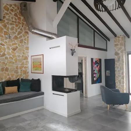Nyaraló Elia A
